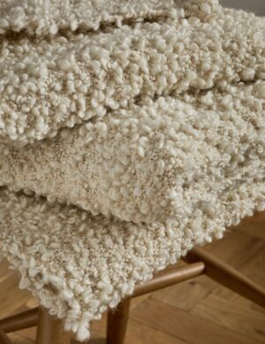 Chăn sofa Cosy họa tiết vòng lặp, kích thước 130x150cm, chất liệu Polyester Cotton, trang trí phòng khách hiện đại.