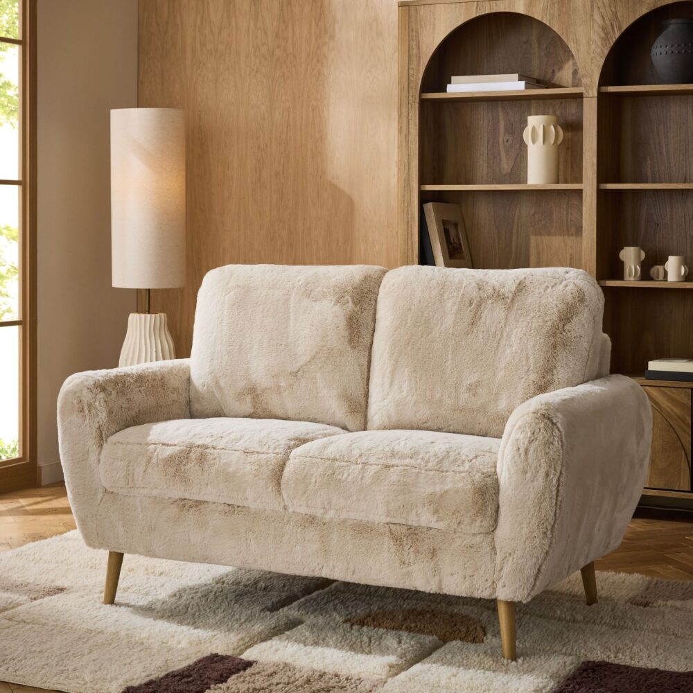 Sofa 2 chỗ Wilson Oslo Faux Fur Light Natural, thiết kế nhỏ gọn hiện đại, chất liệu polyester cao cấp.