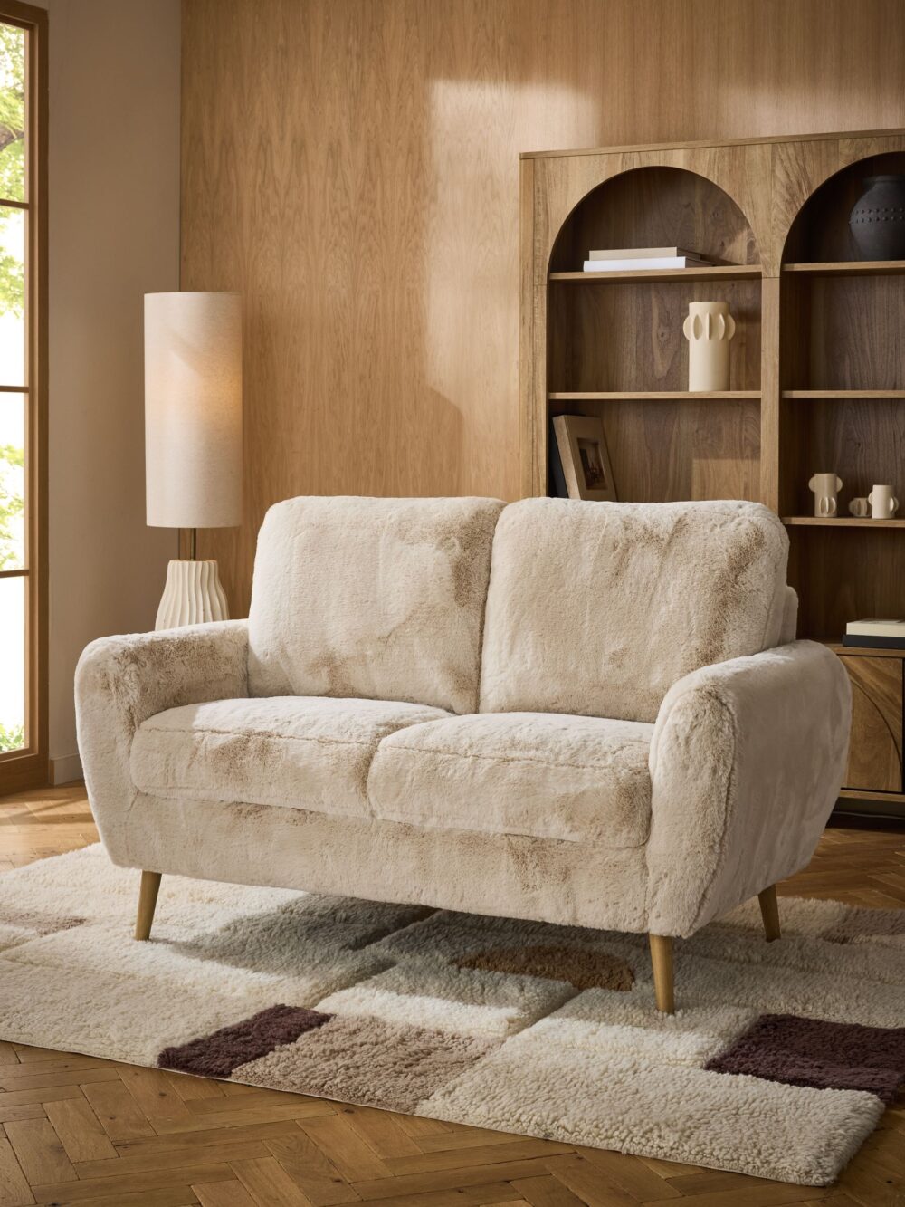 Sofa 2 chỗ Wilson Oslo Faux Fur Light Natural, thiết kế nhỏ gọn hiện đại, chất liệu polyester cao cấp.