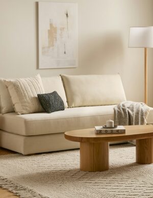 Sofa giường phong cách ven biển màu trắng cổ điển, khung gỗ chắc chắn, dễ dàng mở thành giường ngủ.