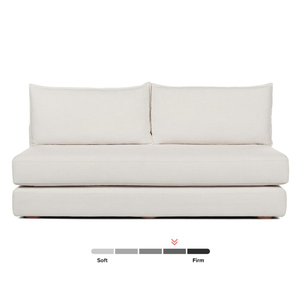 Sofa giường phong cách ven biển màu trắng cổ điển, khung gỗ chắc chắn, dễ dàng mở thành giường ngủ.
