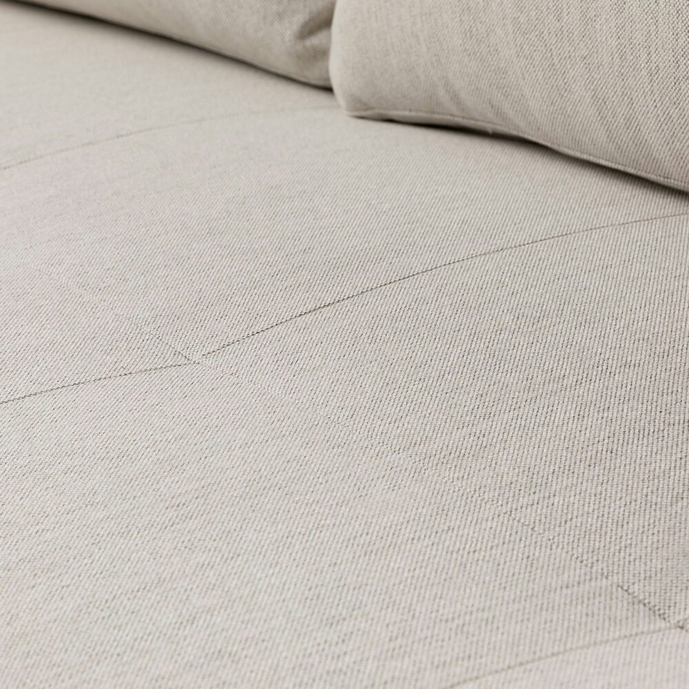 Sofa giường Solna phong cách hiện đại giữa thế kỷ, màu Atelier Ivory, khung thép chắc chắn, dễ dàng gấp gọn thành giường ngủ.